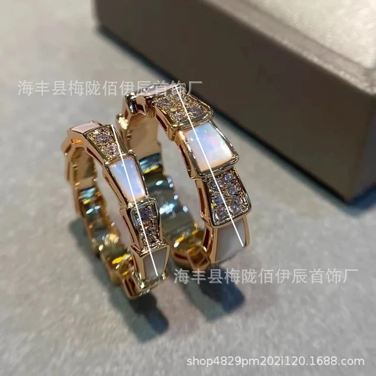 Baojia light luxury white mother-of-pearl ring women's niche design 18K rose gold high-end diamond fashion snake bone ring