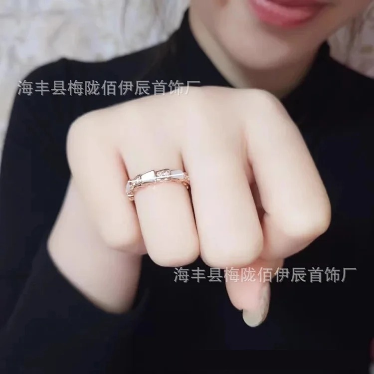 Baojia light luxury white mother-of-pearl ring women's niche design 18K rose gold high-end diamond fashion snake bone ring