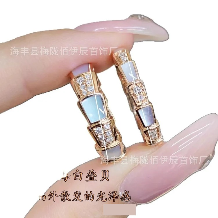 Baojia light luxury white mother-of-pearl ring women's niche design 18K rose gold high-end diamond fashion snake bone ring