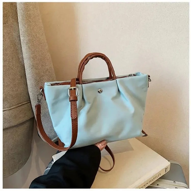 2026 New Women's Bag Large Capacity Casual Commuting Shoulder Bag Women's Lightweight Simple Portable Fashion Temperament Tote Bag