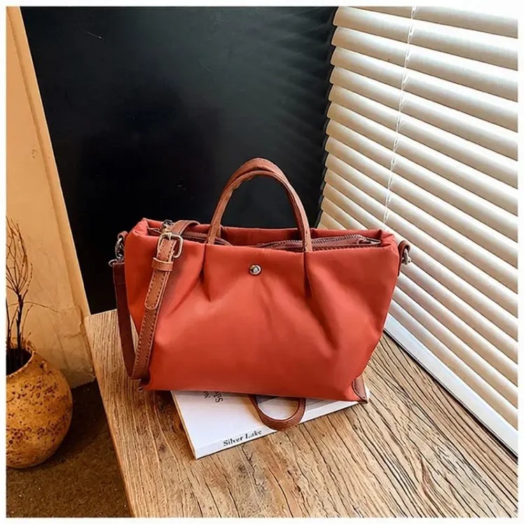 2026 New Women's Bag Large Capacity Casual Commuting Shoulder Bag Women's Lightweight Simple Portable Fashion Temperament Tote Bag