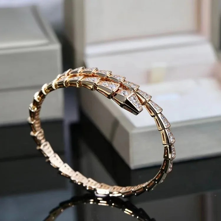 High-end V gold thick gold electroplated Baojia spring snake bracelet European and American popular cross-border hot style Xiaohongshu same style bracelet(pic11) High-end V gold thick gold electroplated Baojia spring snake bracelet European and American popular cross-border hot style Xiaohongshu same style bracelet