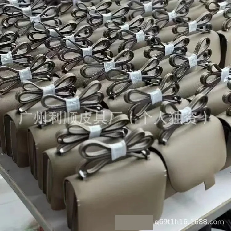 Foreign trade Guangzhou high-quality H buckle stewardess bag Kangkang small square bag EP genuine leather palm print tofu bag single shoulder crossbody womens bag(pic7) Foreign trade Guangzhou high-quality H buckle stewardess bag Kangkang small square bag EP genuine leather palm print tofu bag single shoulder crossbody women's bag