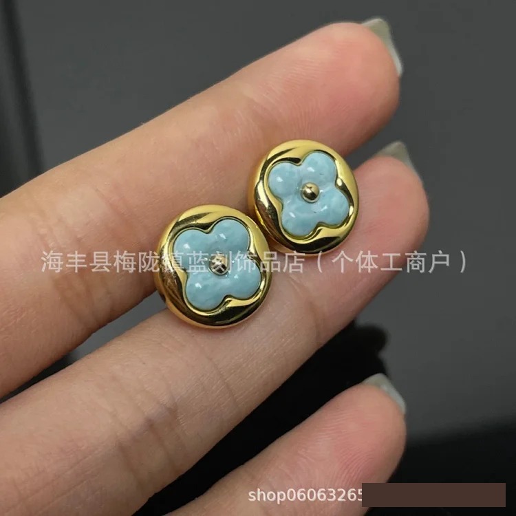 High Tianhe color round flower necklace pendant for women light luxury niche design clavicle chain manufacturer direct sale