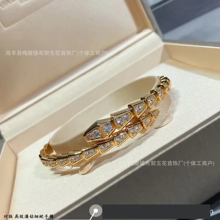 V gold high Baojia spring full diamond snake bracelet snake bone tail diamond CNC carved and plated 18K rose gold
