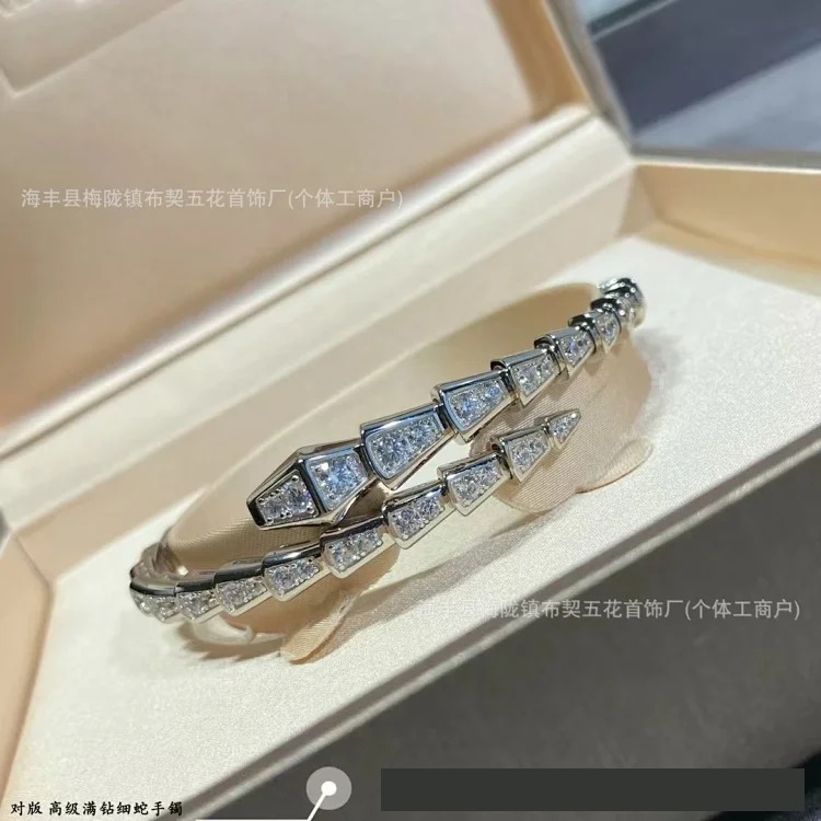 V gold high Baojia spring full diamond snake bracelet snake bone tail diamond CNC carved and plated 18K rose gold