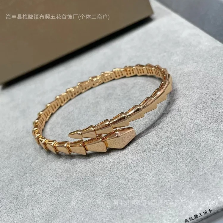 V gold high Baojia spring full diamond snake bracelet snake bone tail diamond CNC carved and plated 18K rose gold