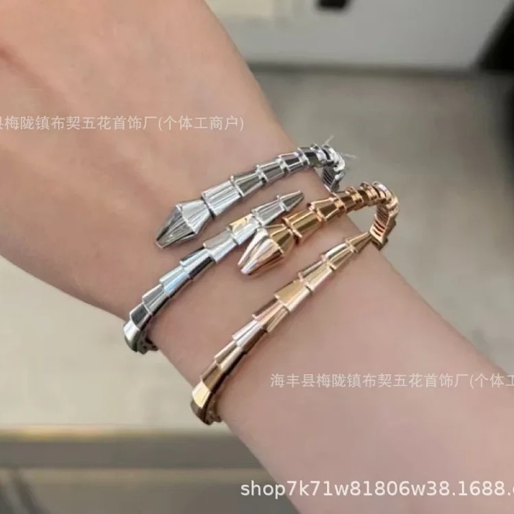 V gold high Baojia spring full diamond snake bracelet snake bone tail diamond CNC carved and plated 18K rose gold