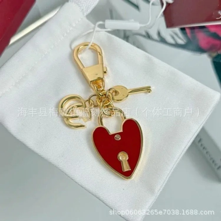 G family fashion lock key love letter keychain bag key pendant Gujia one piece drop shipping