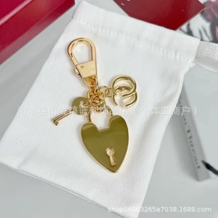 G family fashion lock key love letter keychain bag key pendant Gujia one piece drop shipping