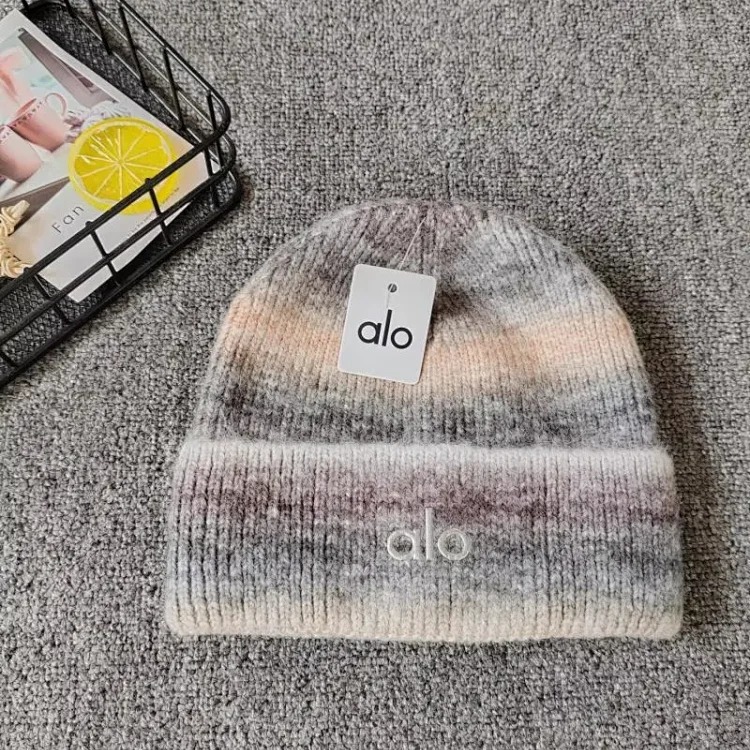 Gradient knitted hat image 3
