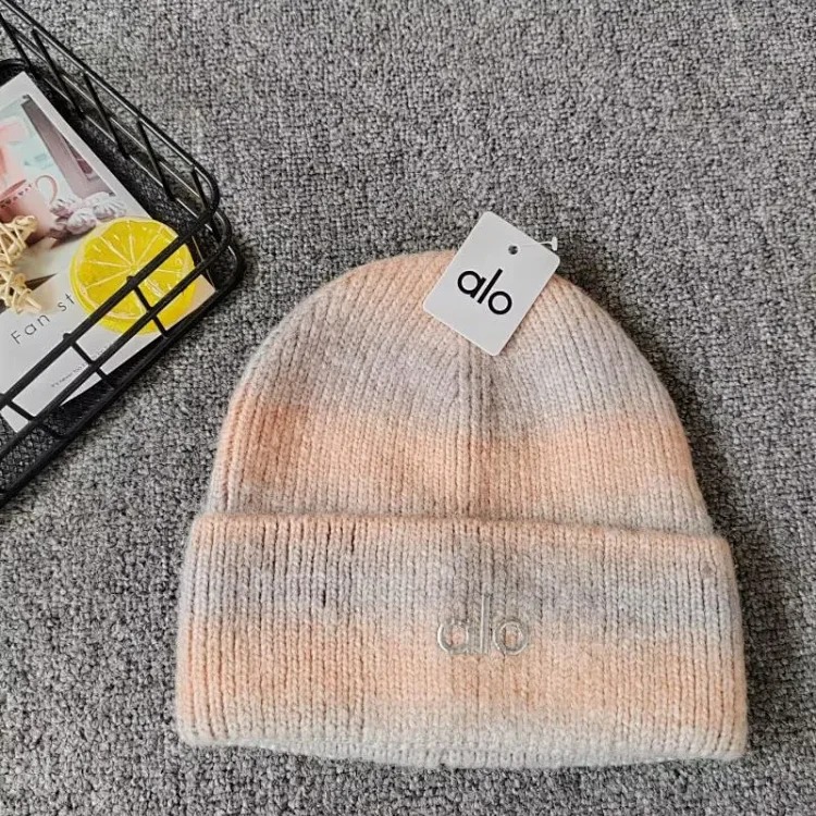 Gradient knitted hat image 4