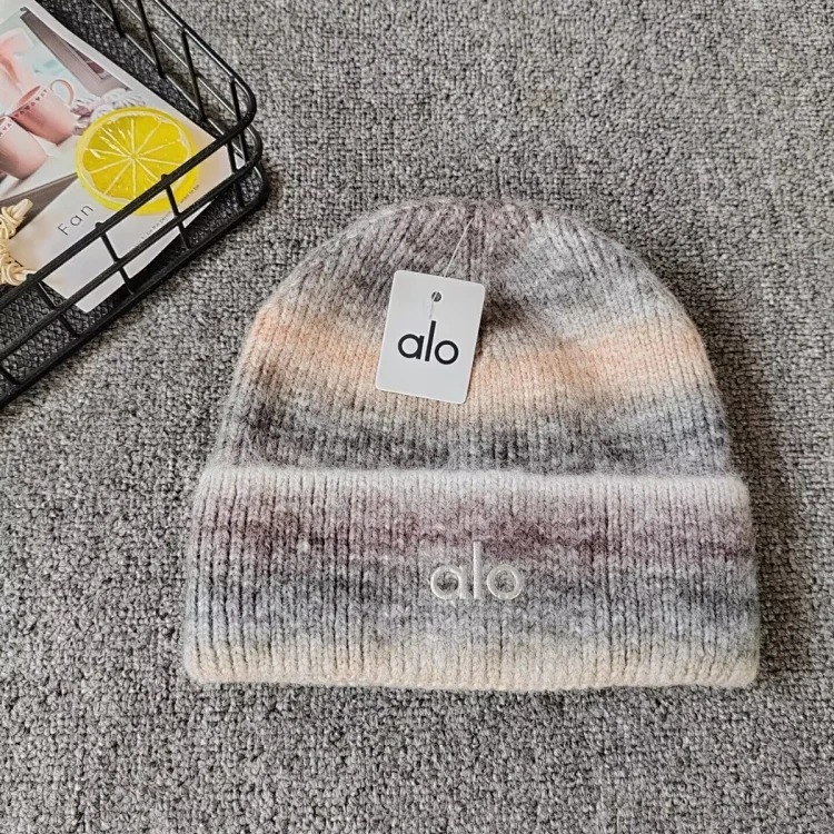 Gradient knitted hat image 5
