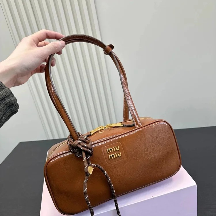 Collection of fashionable and trendy bags-rs