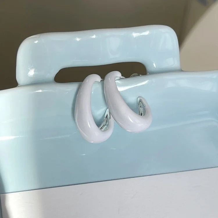 Autumn and winter milk style gentle square C circle dripping glazed mosquito coil ear clip high-end simple 925 silver nail earrings jewelry for women