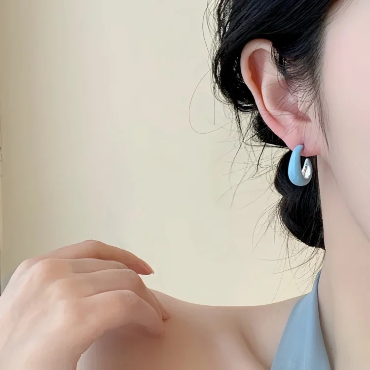 Autumn and winter milk style gentle square C circle dripping glazed mosquito coil ear clip high-end simple 925 silver nail earrings jewelry for women
