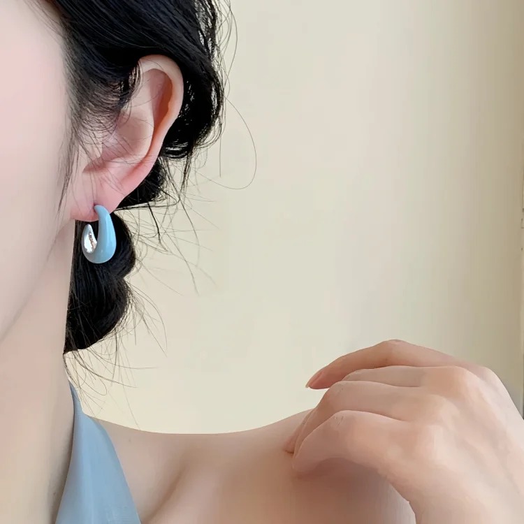 Autumn and winter milk style gentle square C circle dripping glazed mosquito coil ear clip high-end simple 925 silver nail earrings jewelry for women