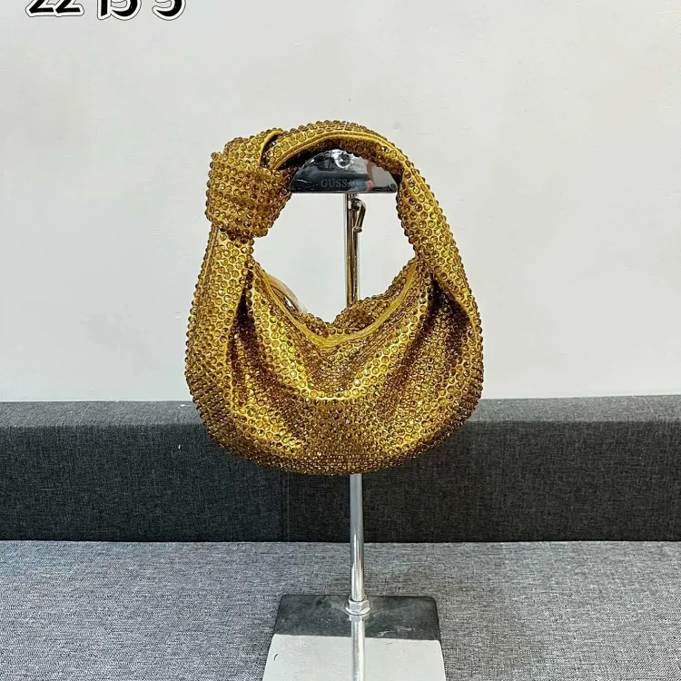 IV shoulder bag image 2