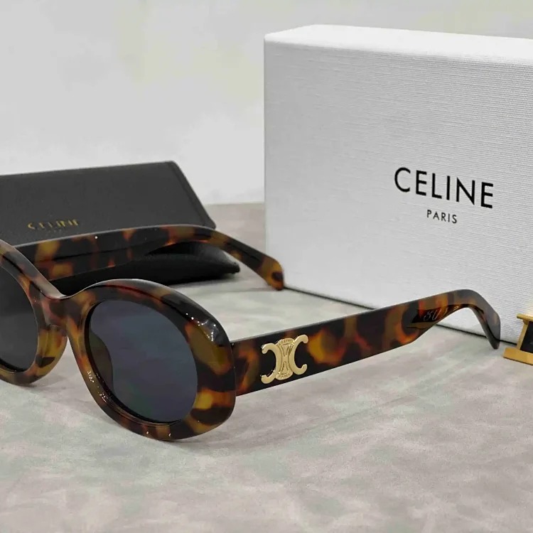 Celin1e fashionable and comfortable shoes