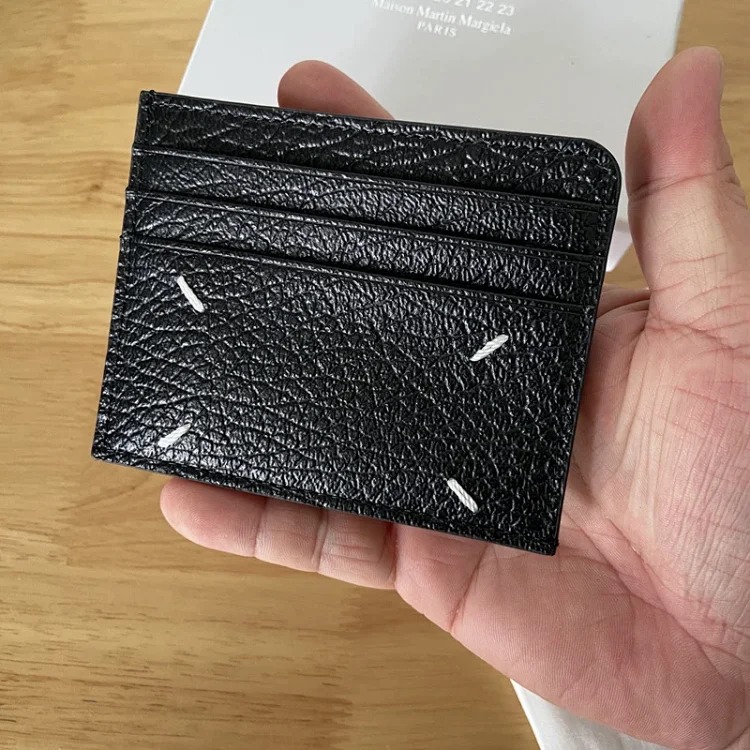 There are only a few awesome MMM bags, Magee M6 four-corner stitching card holder, ID card holder, card bag with box