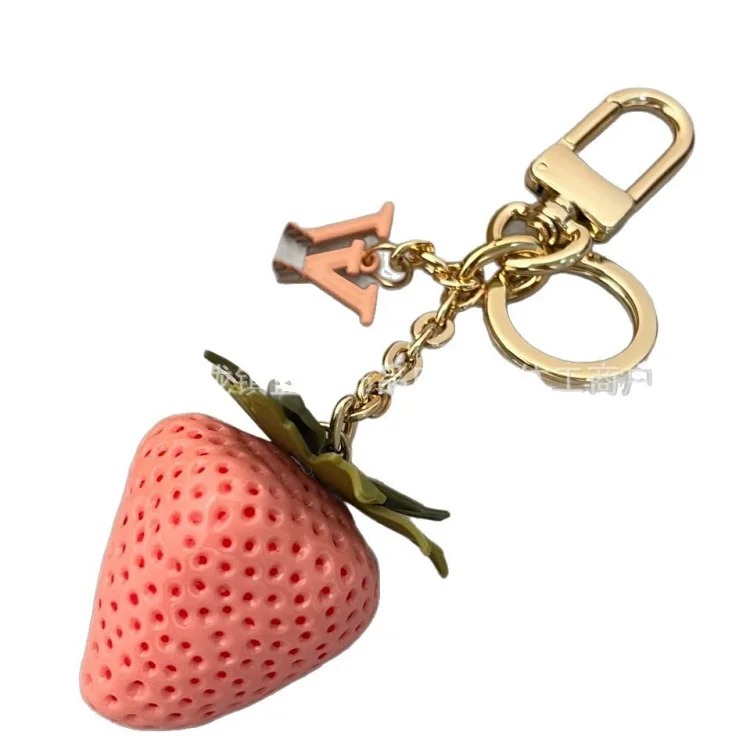 New fashionable cartoon love strawberry simple and elegant new pendant exquisite keychain