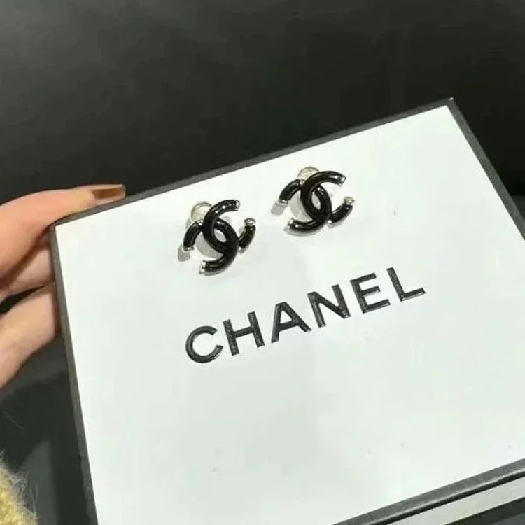 Fashionable and popular earrings