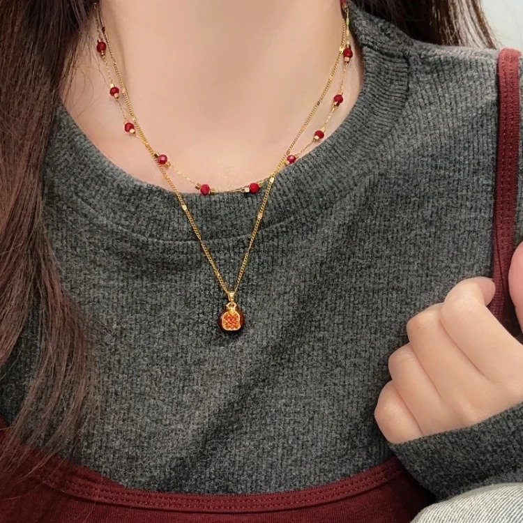 Red oil-dropping pomegranate pendant double-layer stacked necklace for women, niche design, light luxury, high-end sweater chain