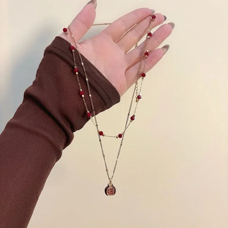 Red oil-dropping pomegranate pendant double-layer stacked necklace for women, niche design, light luxury, high-end sweater chain
