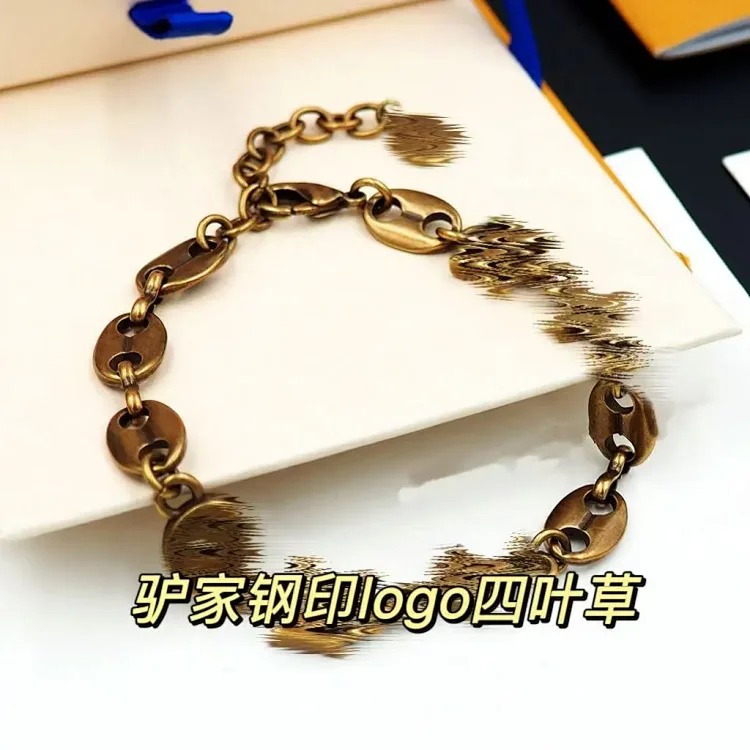 Louis Vuitton Classic old flower four-leaf flower necklace bracelet retro simple sweater chain design personalized hip-hop high-end chain
