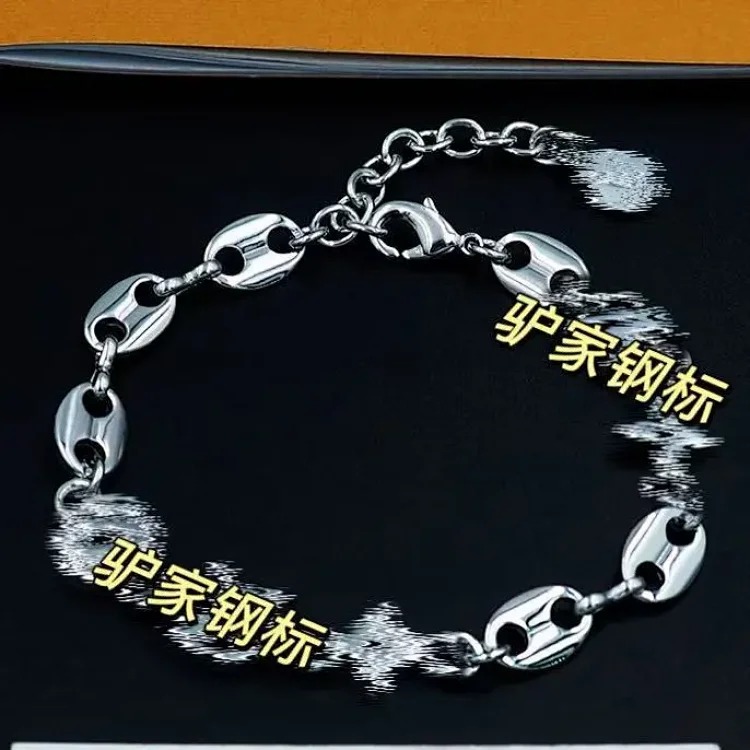 Louis Vuitton Classic old flower four-leaf flower necklace bracelet retro simple sweater chain design personalized hip-hop high-end chain