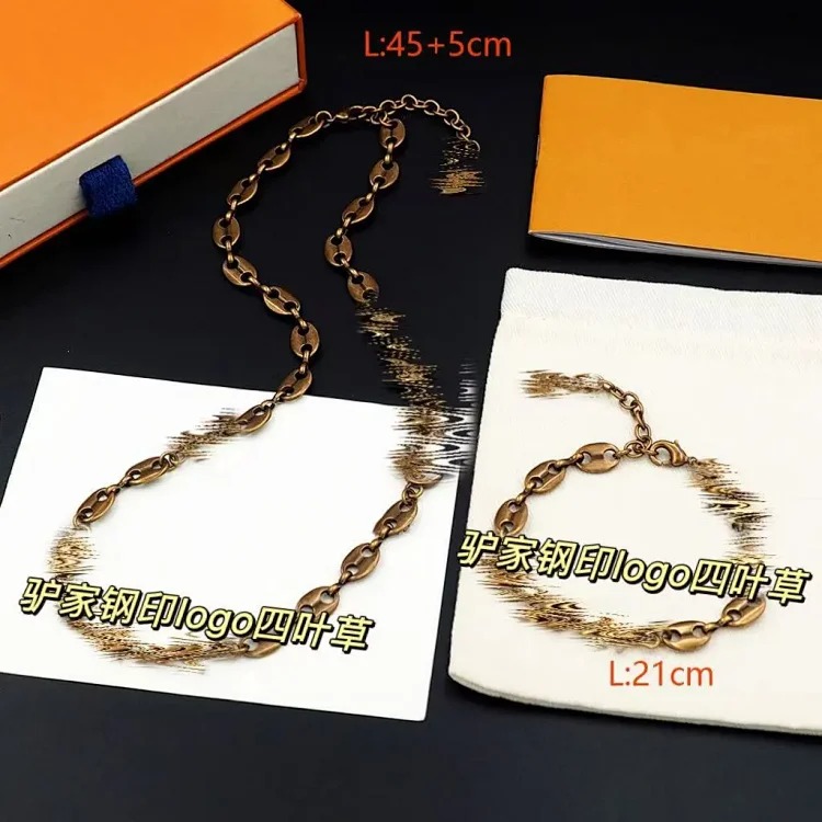 Louis Vuitton Classic old flower four-leaf flower necklace bracelet retro simple sweater chain design personalized hip-hop high-end chain