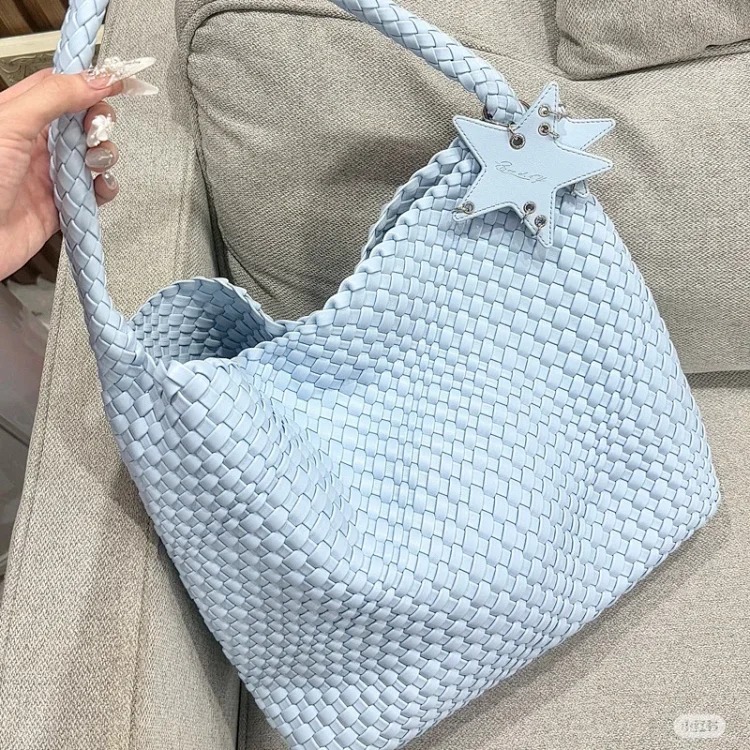 2025 new champagne color hand-woven tote bag large capacity high-end fashion portable shoulder bucket bag trendy
