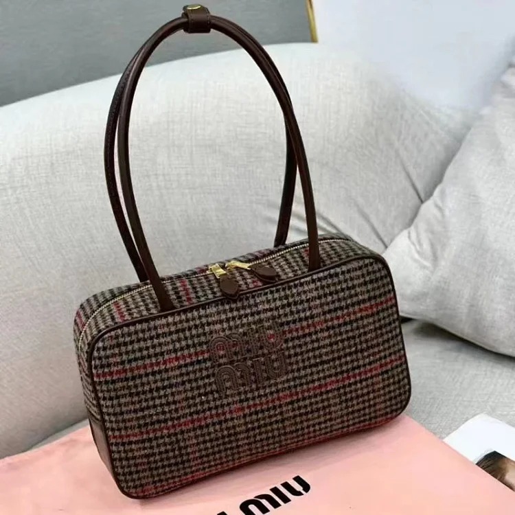 Miu 2024 new bowling briefcase large capacity portable shoulder crossbody bag fashionable commuter women's bag trend