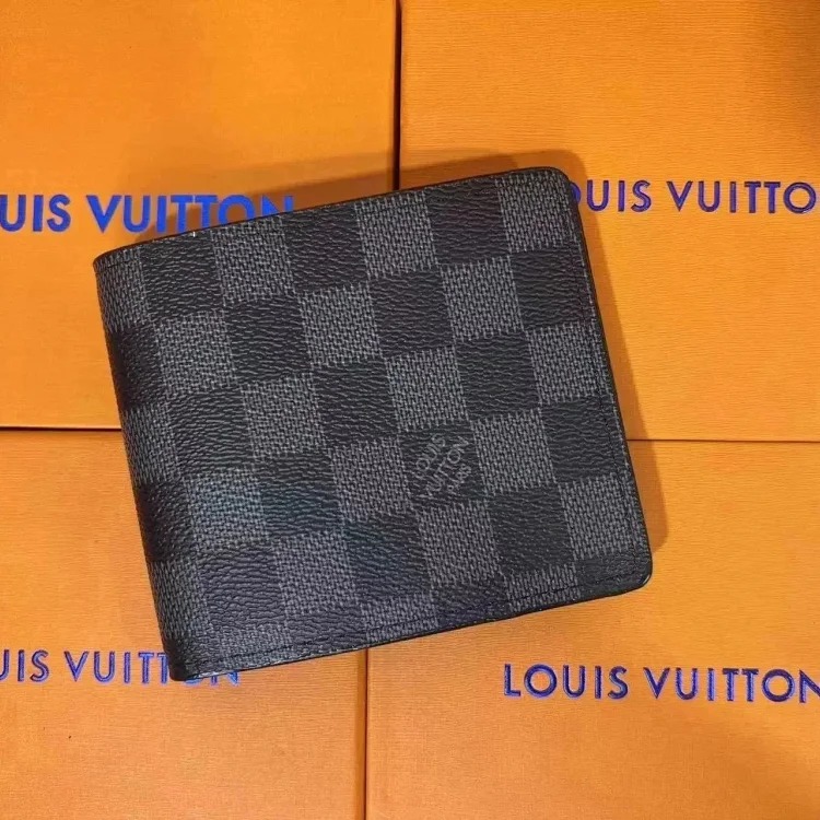 Wallet is shipping normally image 3