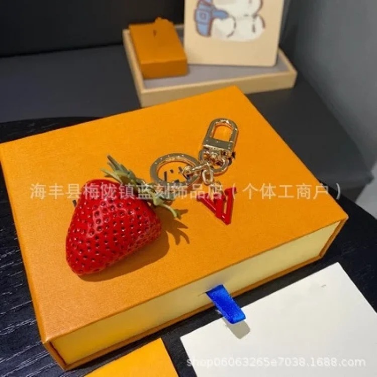 Keychain strawberry letter squid pendant foreign trade supply bag pendant can be shipped wholesale jewelry pendant