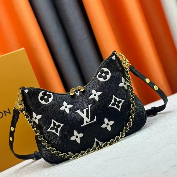 DX4-3 chain croissant shoulder bag