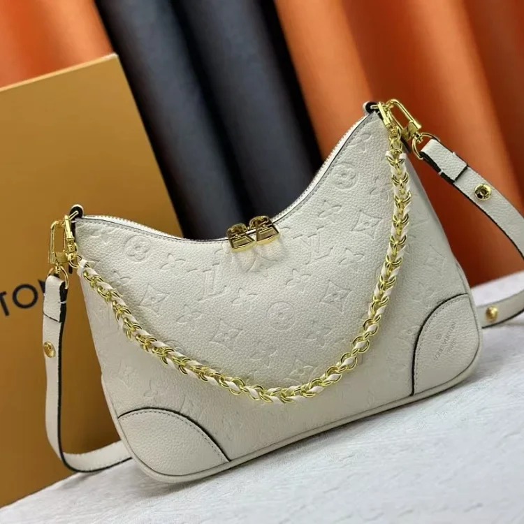 DX4-3 chain croissant shoulder bag
