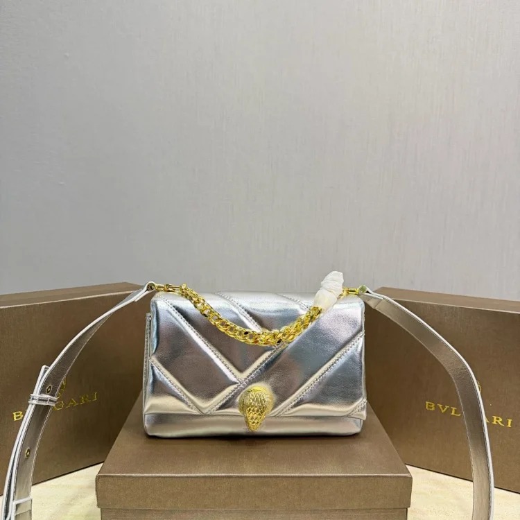 Serpenti Forever series shoulder bag, worthy of the same model as the female star