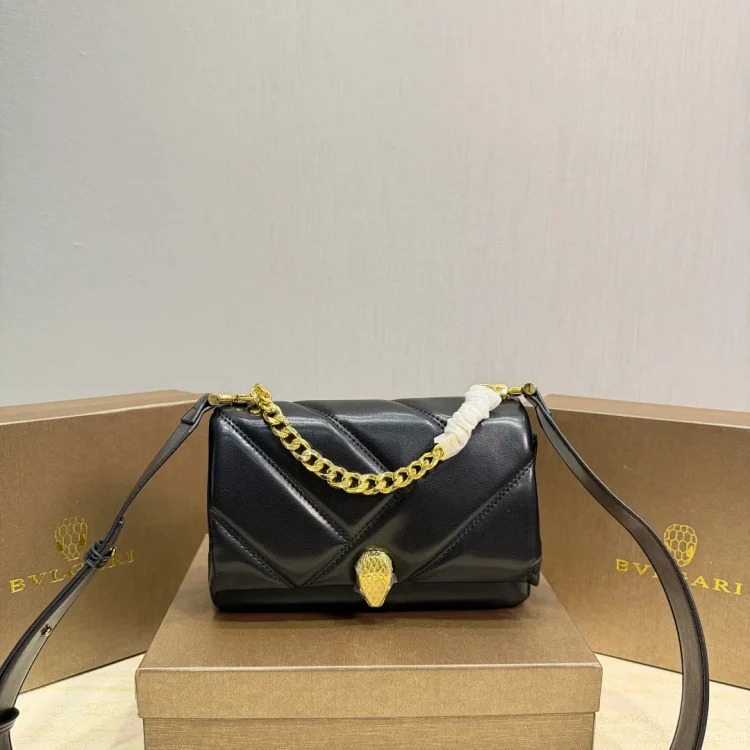 Serpenti Forever series shoulder bag, worthy of the same model as the female star