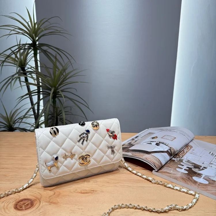 Serpenti Forever series shoulder bag, worthy of the same model as the female star