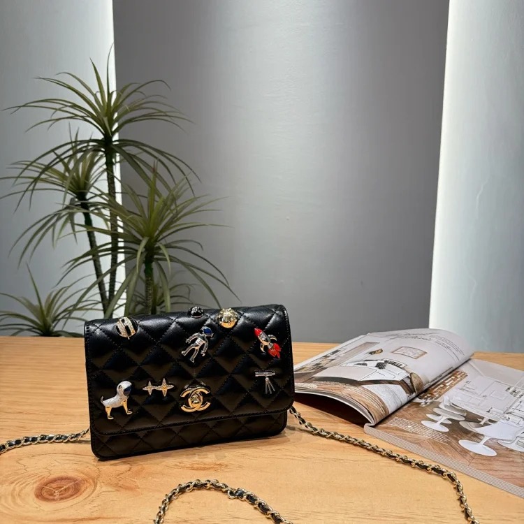 Serpenti Forever series shoulder bag, worthy of the same model as the female star