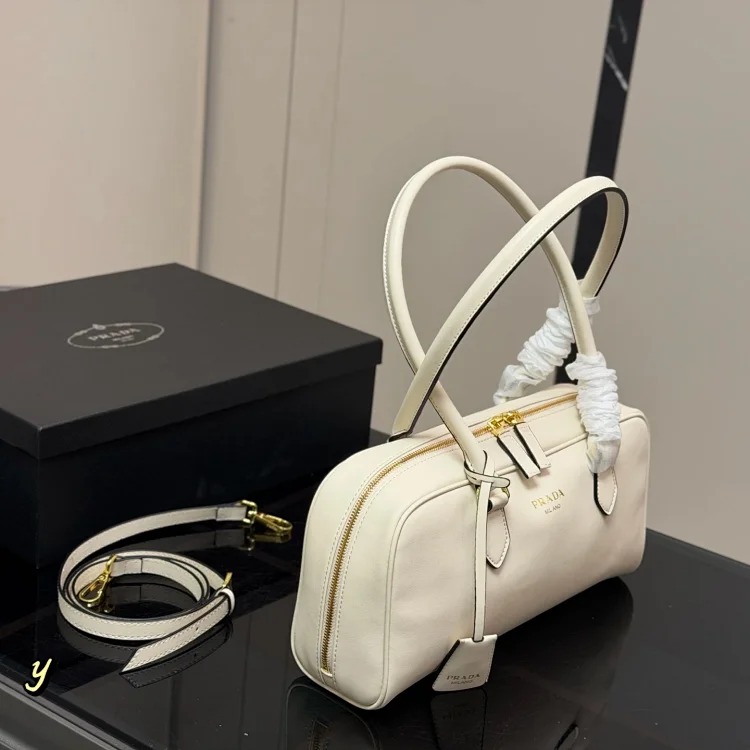 Serpenti Forever series shoulder bag, worthy of the same model as the female star