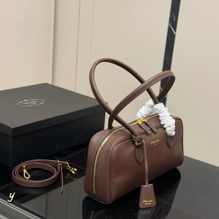 Serpenti Forever series shoulder bag, worthy of the same model as the female star