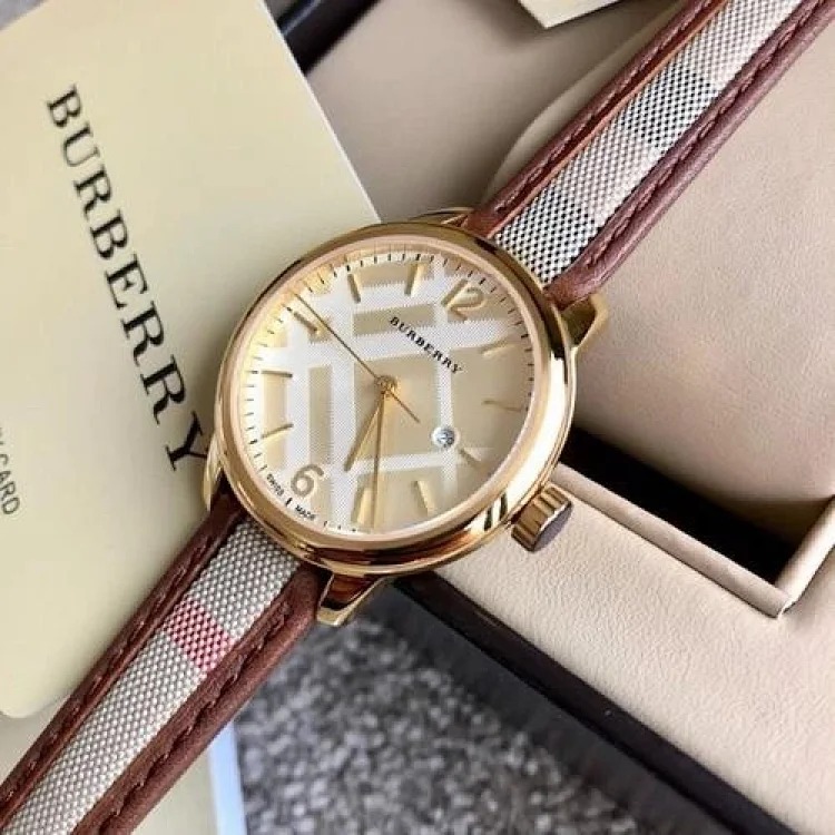 The latest plaid leather❗️❗️BURBERRY brand’s unique British style