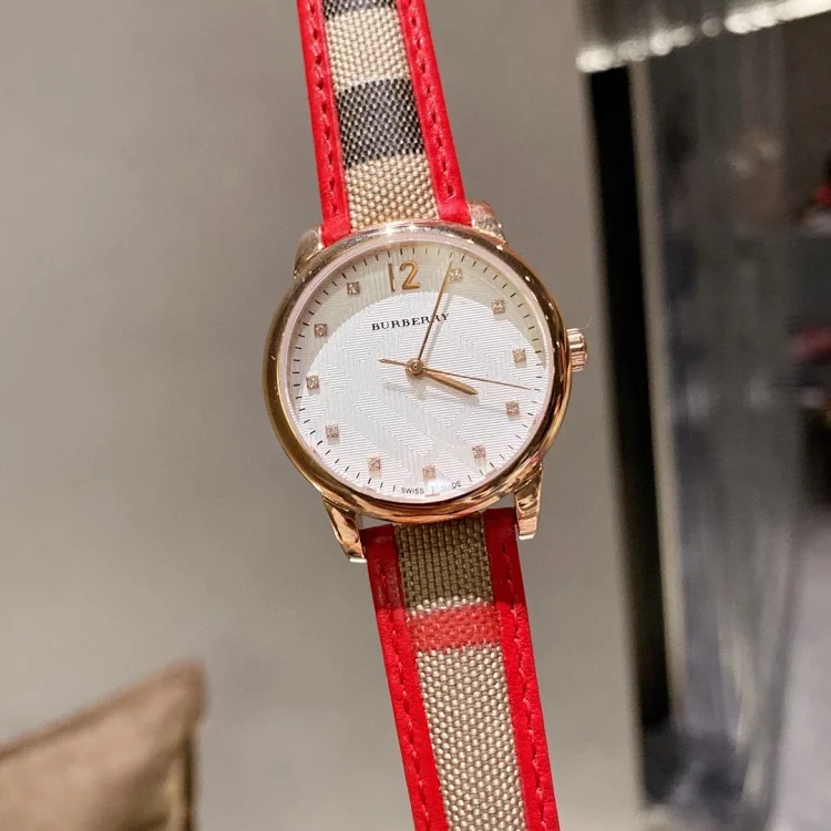 The latest plaid leather❗️❗️BURBERRY brand’s unique British style