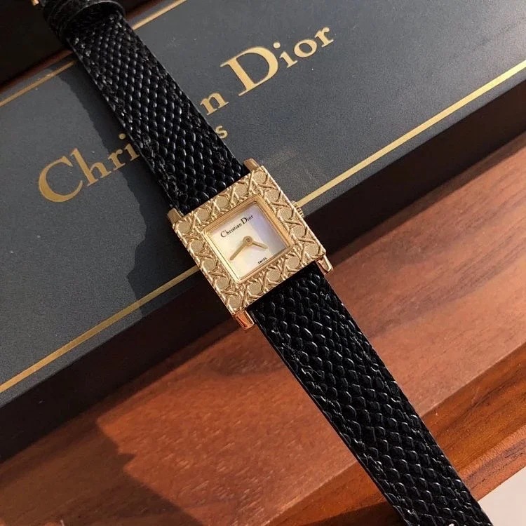Original and new Dior quartz square watch, classic diamond pattern pumpkin series.