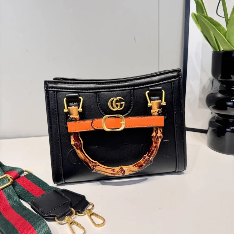 Large-capacity autumn and winter fashionable, versatile and high-end shoulder bag for commuting (the plastic film image 2