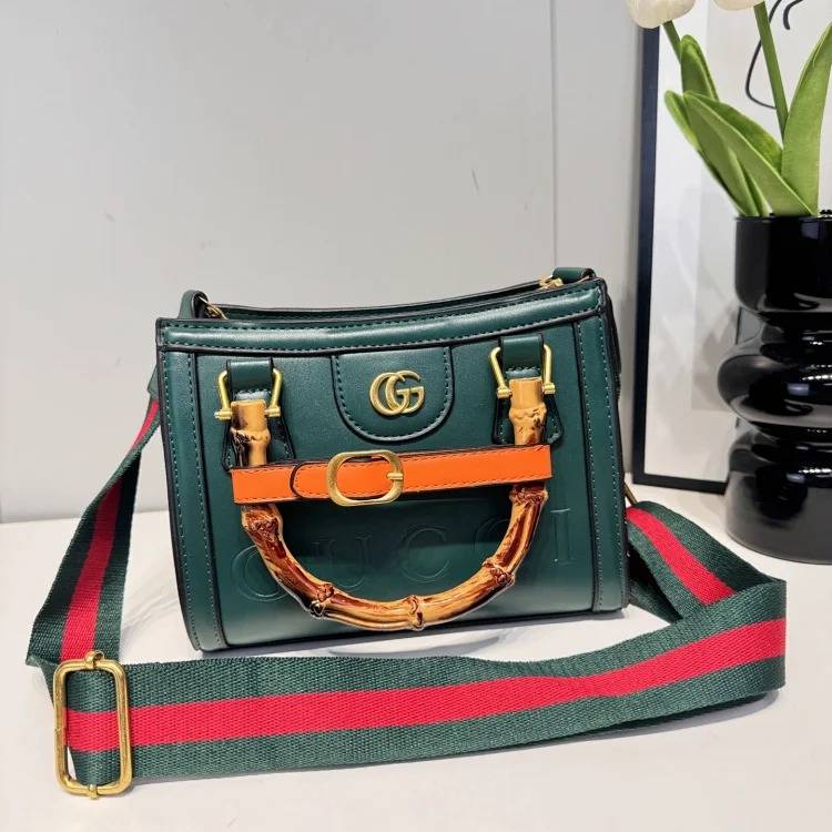Large-capacity autumn and winter fashionable, versatile and high-end shoulder bag for commuting (the plastic film image 3