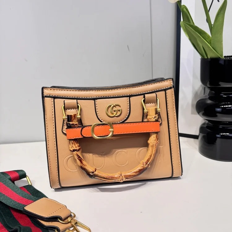 Large-capacity autumn and winter fashionable, versatile and high-end shoulder bag for commuting (the plastic film image 5