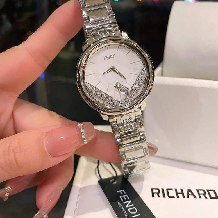 FENDI RUNAWAY series couple watches.
